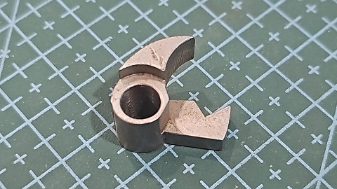 TRABA DEL DISPARADOR SINGER OJALADORA 271