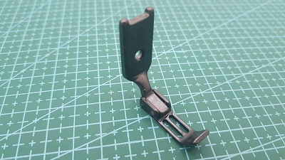 PRENSATELA DOBLE AGUJA 1/8 PARA CIERRE