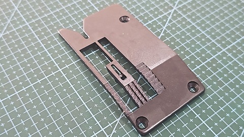 CHAPA DE AGUJA COSEDORA DE BOLSA F300