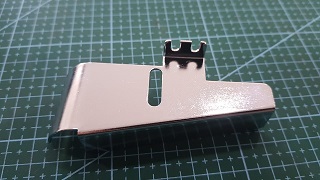 CHAPA GUIA DERECHA  DE RESIDUOS KANSAI B2000