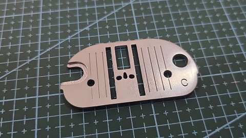 CHAPA DE AGUJA SINGER RECTA LINEA PRET A PORTER