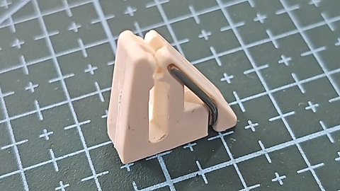 GUIA HILO SINGER TAPA SUPERIOR LINEA PRET A P