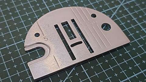 CHAPA DE AGUJA SINGER 6MM