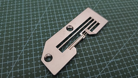 CHAPA AGUJA MAMYLOCK OVERLOCK 4 HILOS FAM. PF