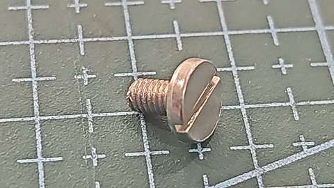 TORNILLO LATERAL DE LA TAPA