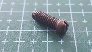 TORNILLO SINGER DE LA POLEA  11/64-32 L= 12