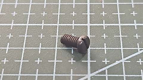 TORNILLO SINGER 9/64-40 L= 8 SUJETADOR PORTA BOBINA APOLO