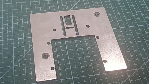 CHAPA AGUJA ZIGZAG SINGER LINEA BELLA / CARINA