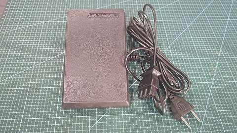 PEDAL SINGER 220 VOLTS