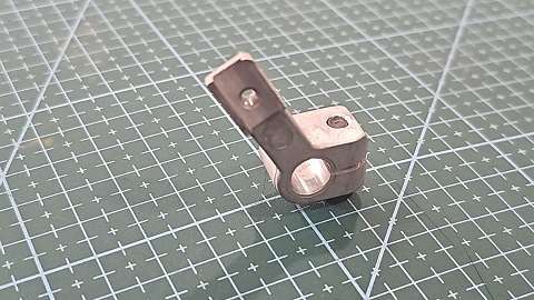 SOPORTE DE LOOPER OVERLOCK SINGER FAMILIAR 14