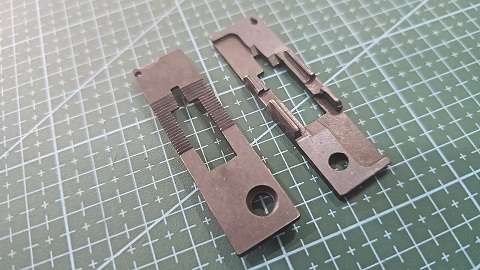 CHAPA DE AGUJA DOBLE ELEC JUKI DE 1/8