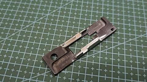 CHAPA DE AGUJA DOBLE ELEC JUKI DE 1/8