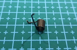 RESORTE DEL SPREADER LADO IZQUIERDO JUKI MEB3