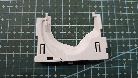 TAPA DEL PORTA BOBINA HUSQVARNA BORDADORA