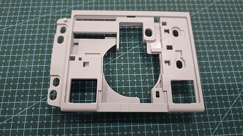 TAPA DE LA LANZADERA EM9305 SINGER