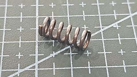 RESORTE SINGER RETENTOR PORTA BOBINA APOLO