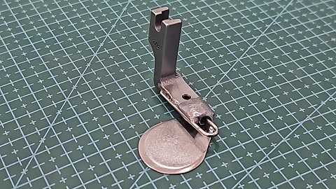 PRENSATELA DOBLADILLADOR RECTA IND 1/8 RUEDO