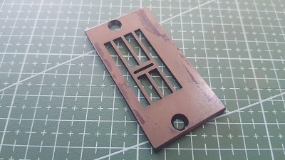 CHAPA DE AGUJA SINGER 457