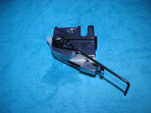 HASTE DEL PRENSATELA OVERLOCK BABYLOCK Y OT