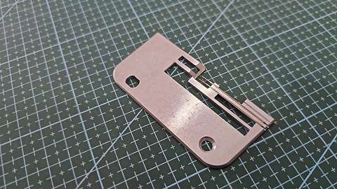 CHAPA DE AGUJA JANOME OVERLOCK 634D