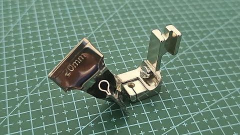 PRENSATELA RECTA CON DOBLADILLADOR Y VIVO 20M