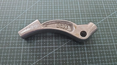 BRAZO ALIMENTADOR  DE LA BARRA DE AGUJA