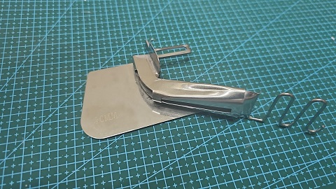 DOBLADILLADOR VIVO OVERLOCK CON CORDON 30MM