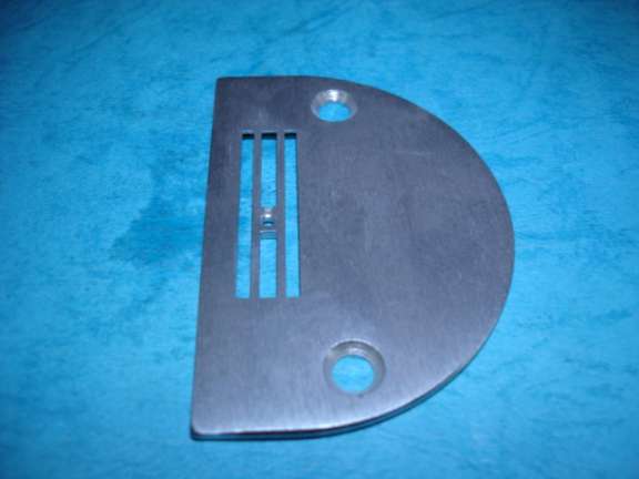 CHAPA DE AGUJA RECTA INDUSTRIAL 4 CARRERAS