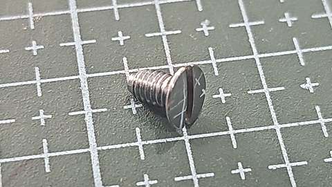 TORNILLO SINGER DE LA CHAPA DE AGUJA 2273