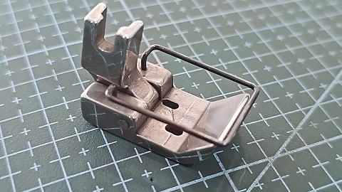 PRENSATELA JUKI CADENETA PLANA MH380 1/4"