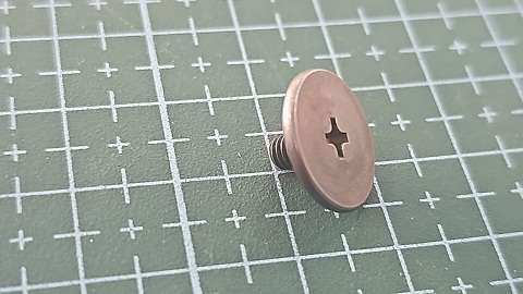 TORNILLO JUKI ROSCA IZQ ALIMENTADOR HILO