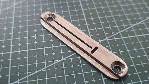 CHAPA AGUJA JUKI OJALADORA 781/782/783