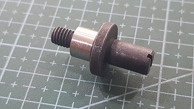 TORNILLO EJE GC6730 CORTE DE HILO