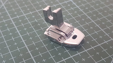 PIE PRENSATELA CIERRE INVISIBLE FAMILIAR FIJA